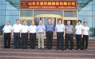 清華大學(xué)建筑設(shè)計(jì)研究院副院長、研究員侯建群蒞臨