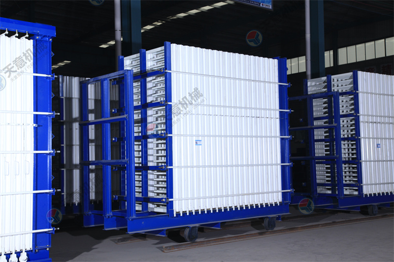 一次成型40塊板的復(fù)合墻板機(jī)，究竟有多好？